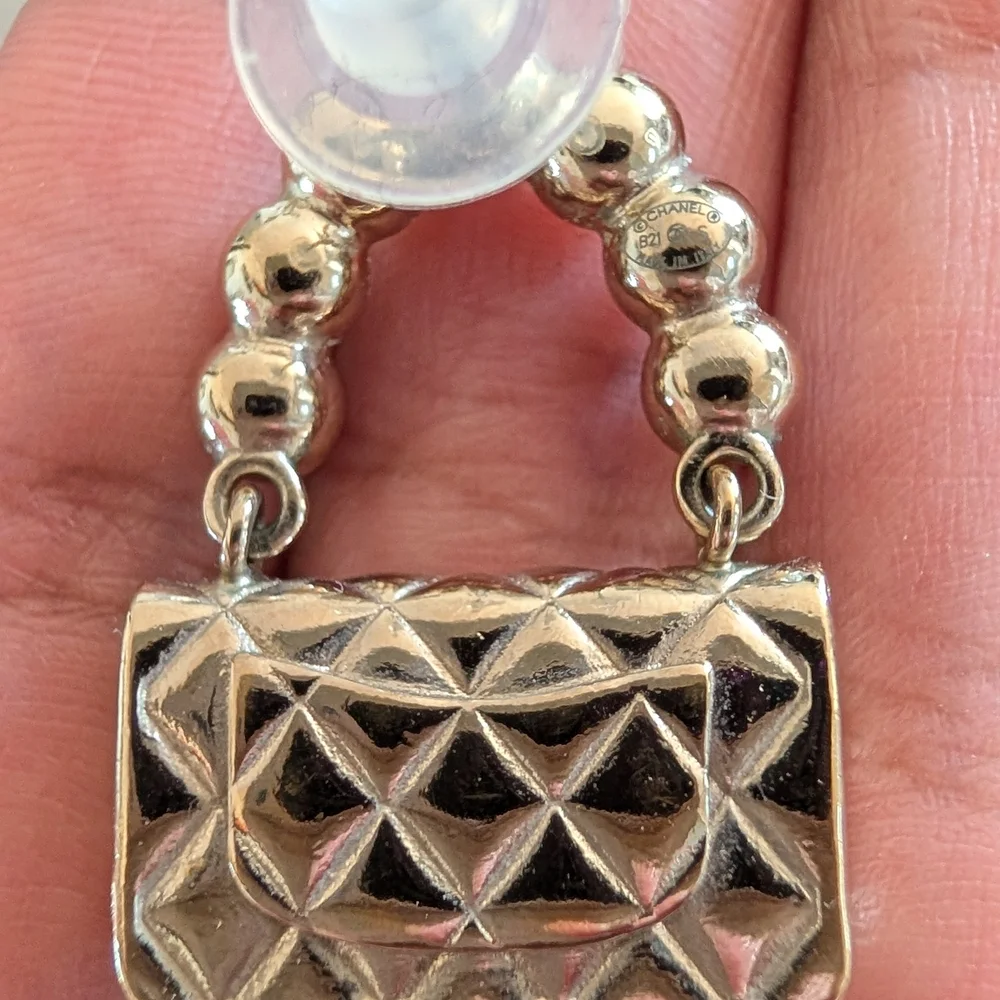 Gold Quilted Pearl-Handle Women’s Bag Earrings